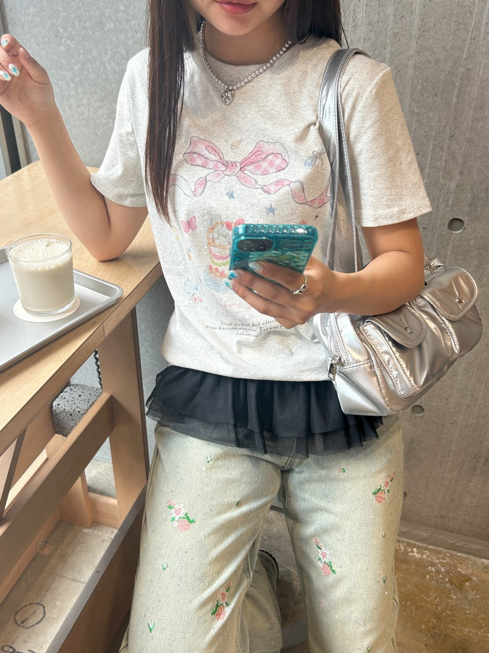 <SL2242621> vintage ribbon cake tee