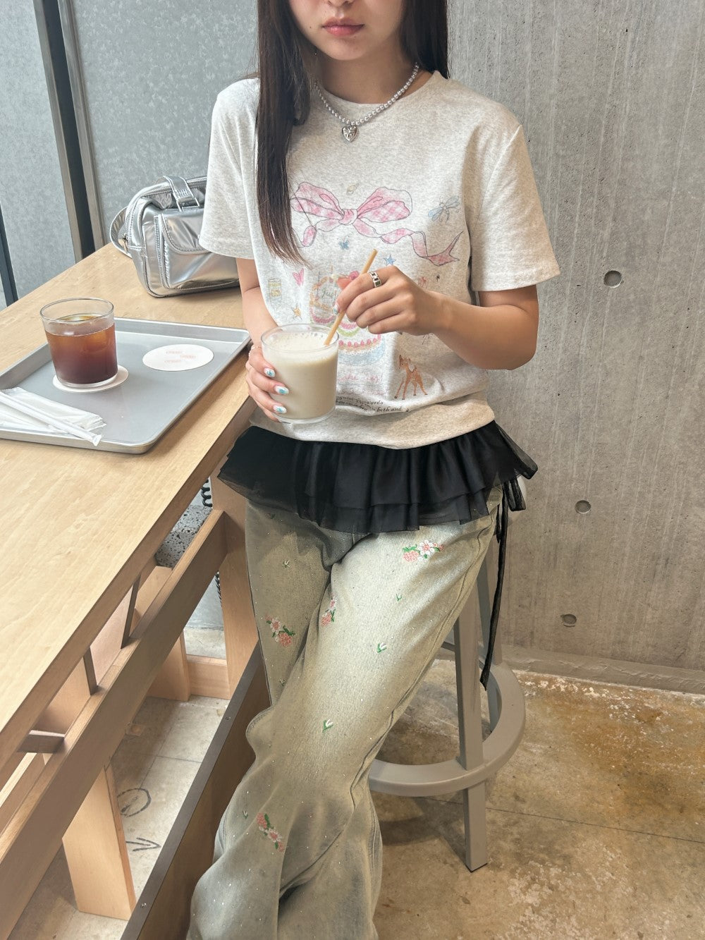 <SL2242621> vintage ribbon cake tee