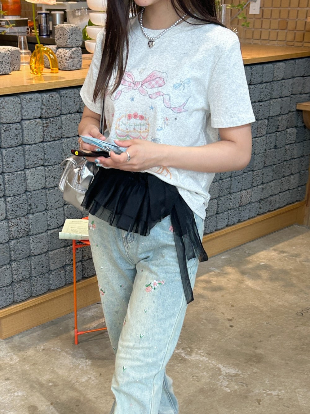 <SL2242621> vintage ribbon cake tee