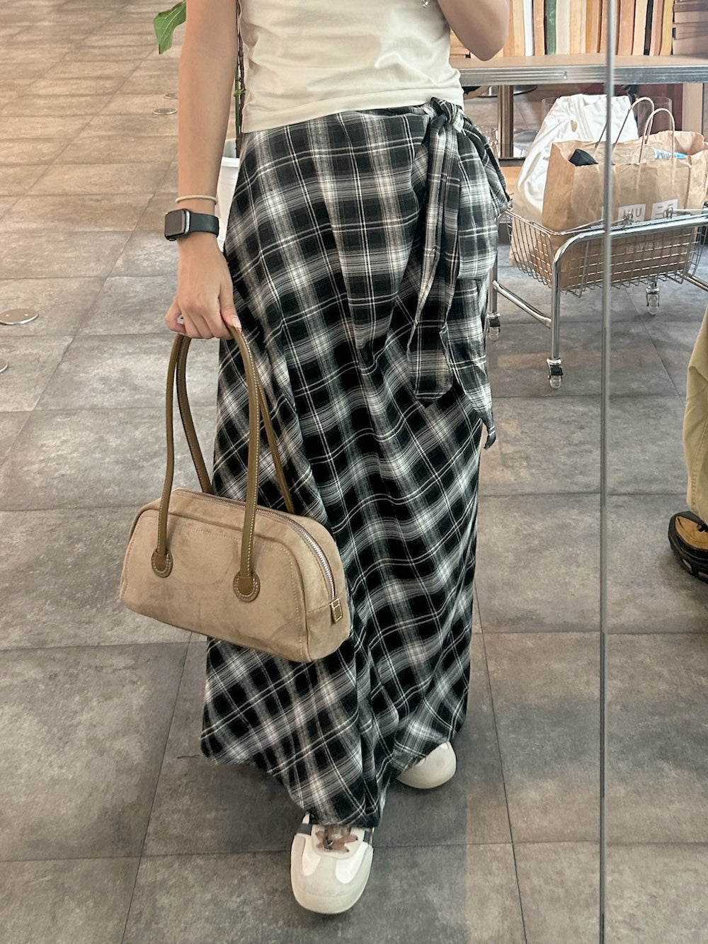 <SL1243604> suede shoulder bag
