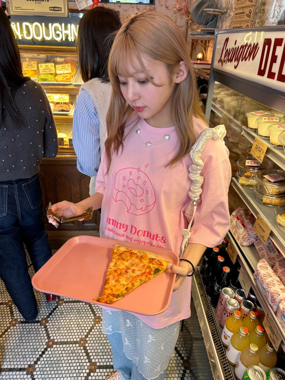 <SL2241619> doughnut tee