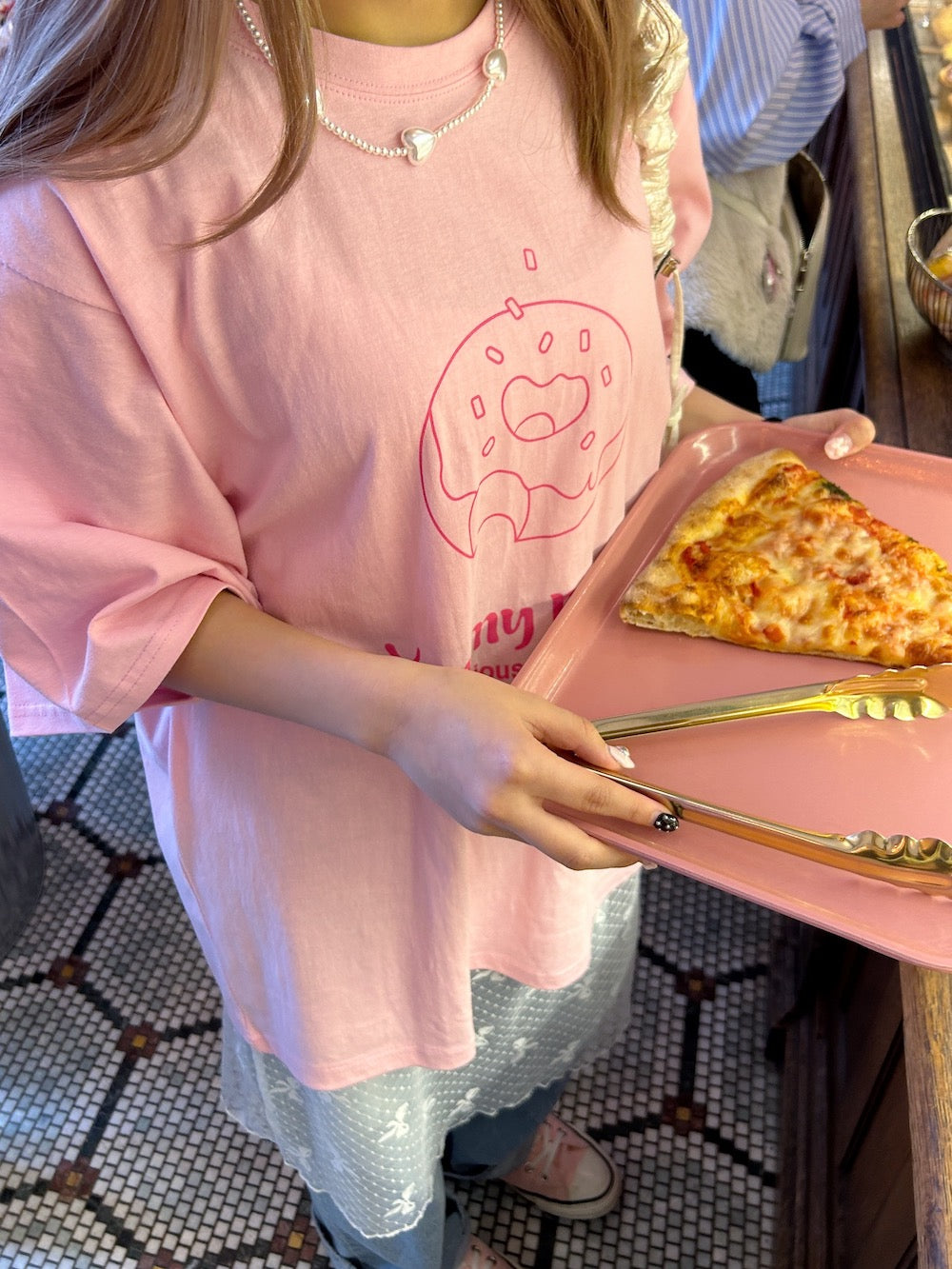 <SL2241619> doughnut tee