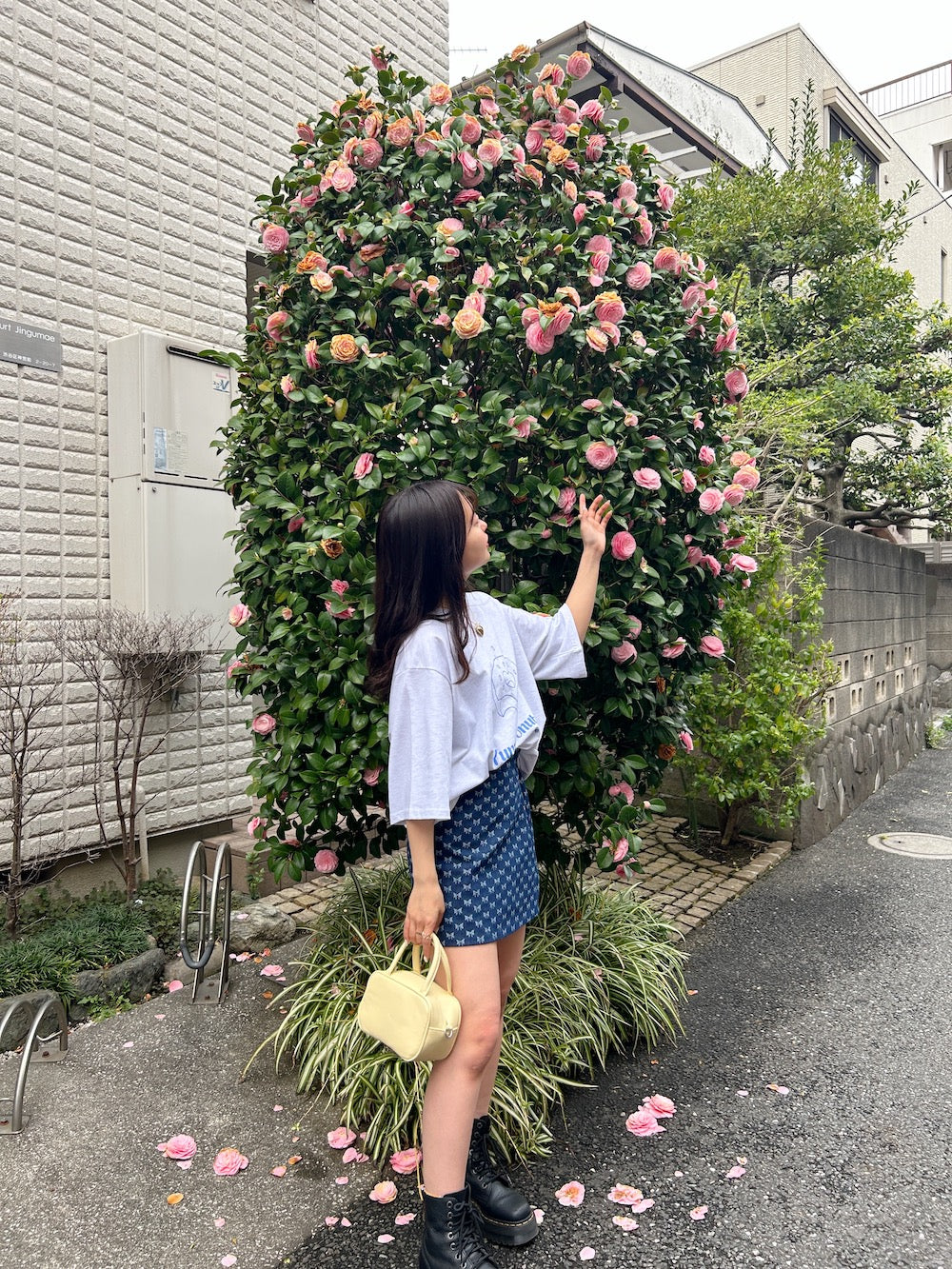 <SL2241619> doughnut tee