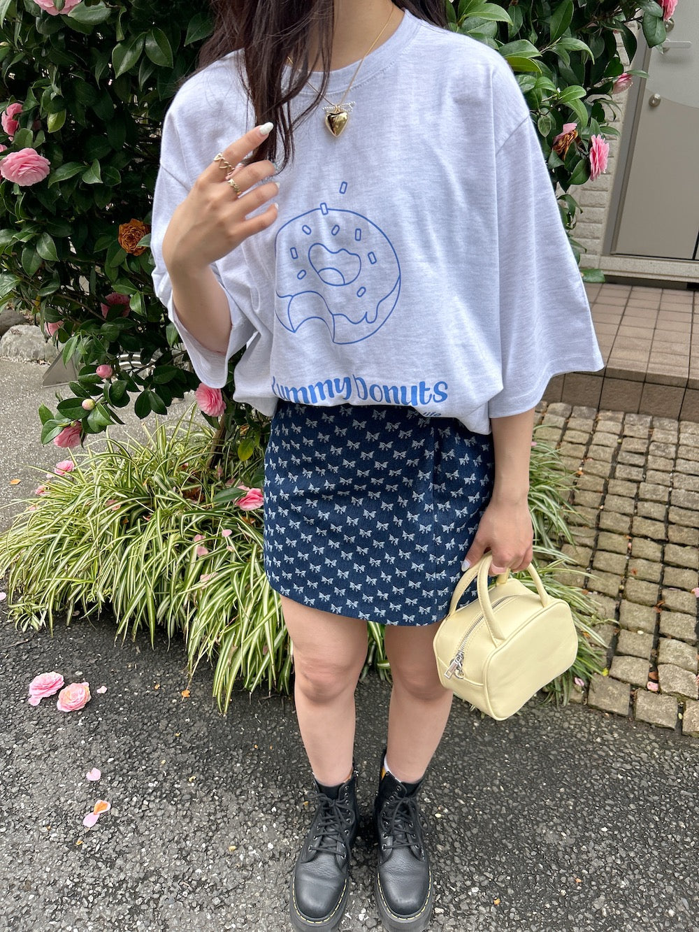 <SL2241619> doughnut tee