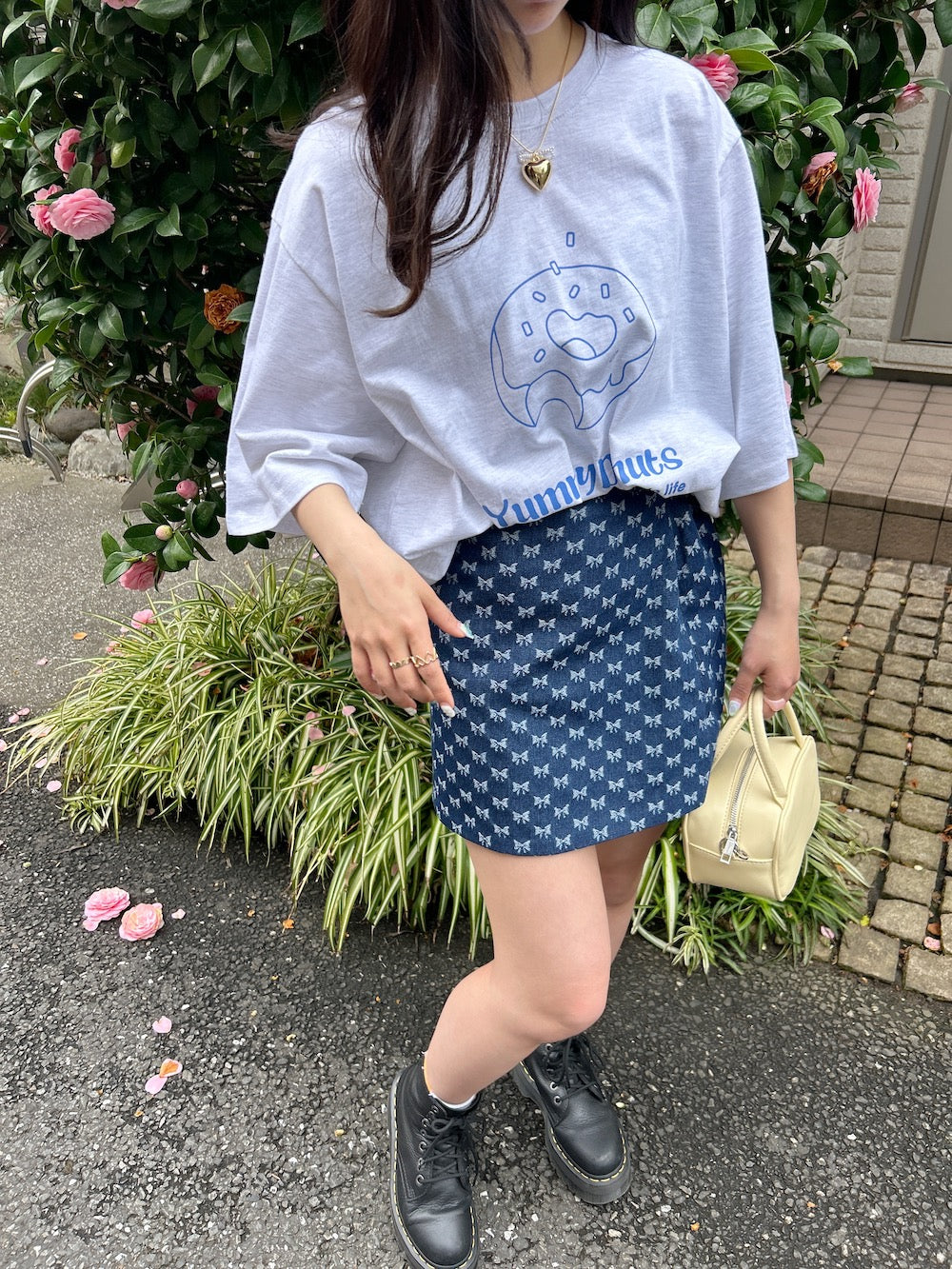 <SL2241619> doughnut tee
