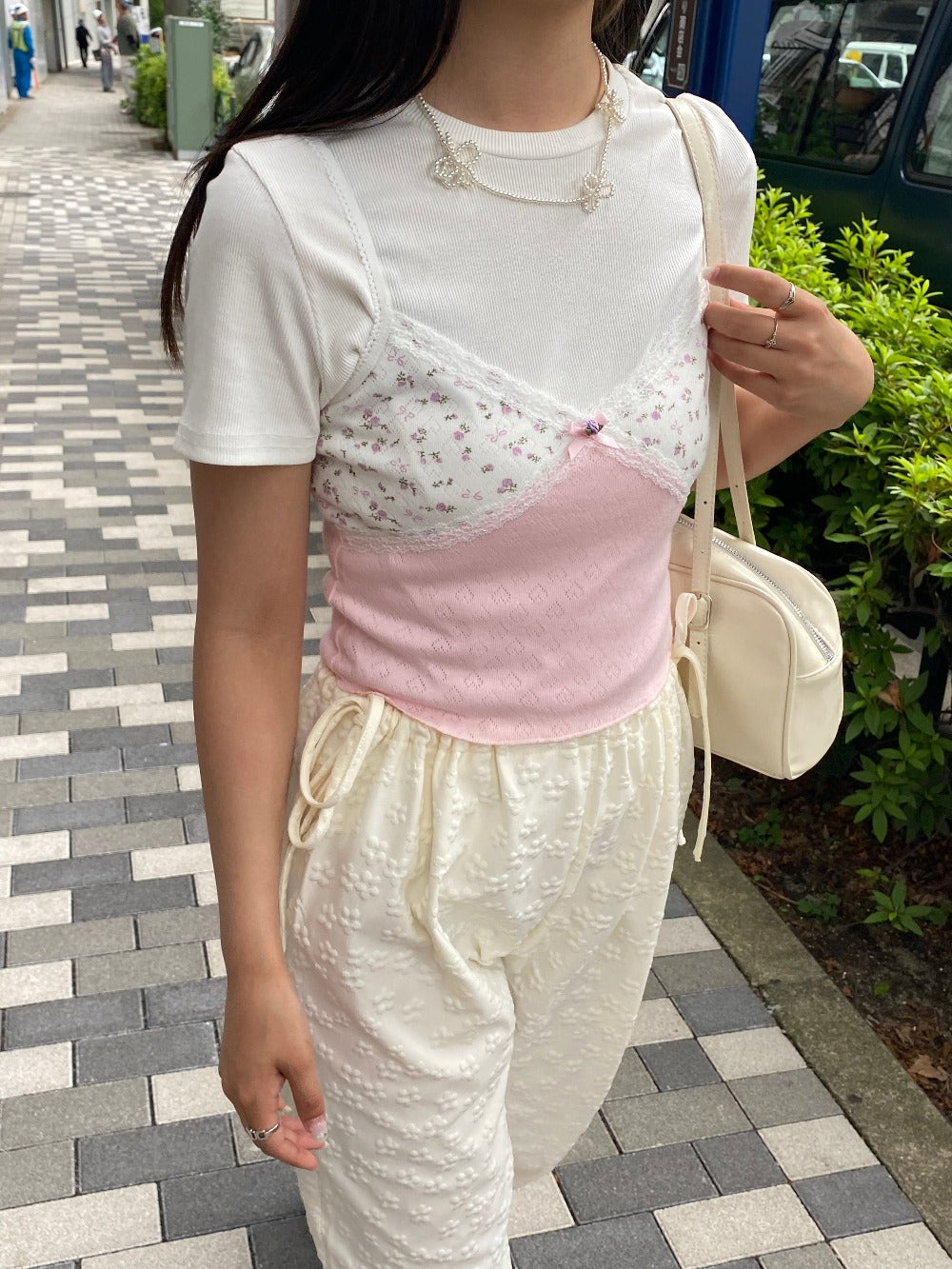 <SL2242607> 針抜きフラワーキャミソール