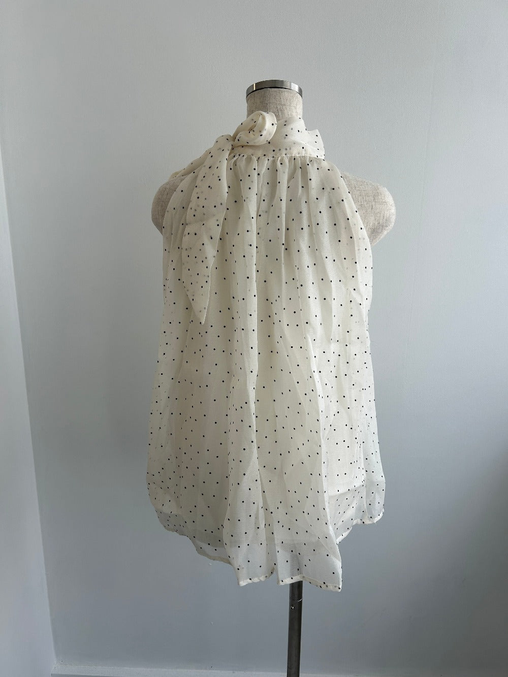 <QU2242202> ホルターネックリボンドットブラウス