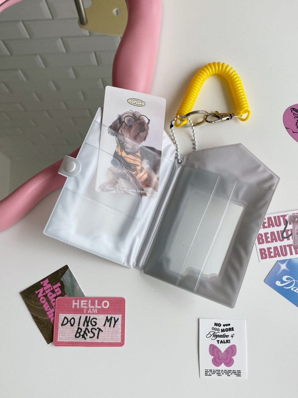 <WO4242606> チェーン付きPOPトレカケース