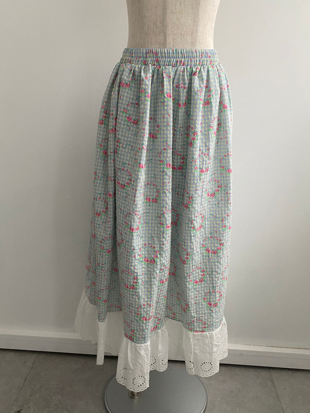 <SL2242651> フラワーデザインチェックスカート