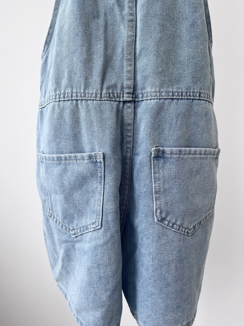 <CH2242829> デニムミニサロペット