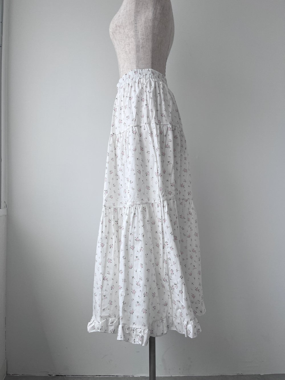 <SL2242645> fancy flower skirt