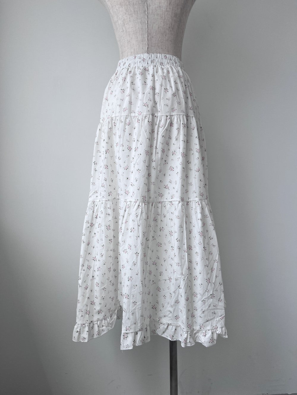 <SL2242645> fancy flower skirt