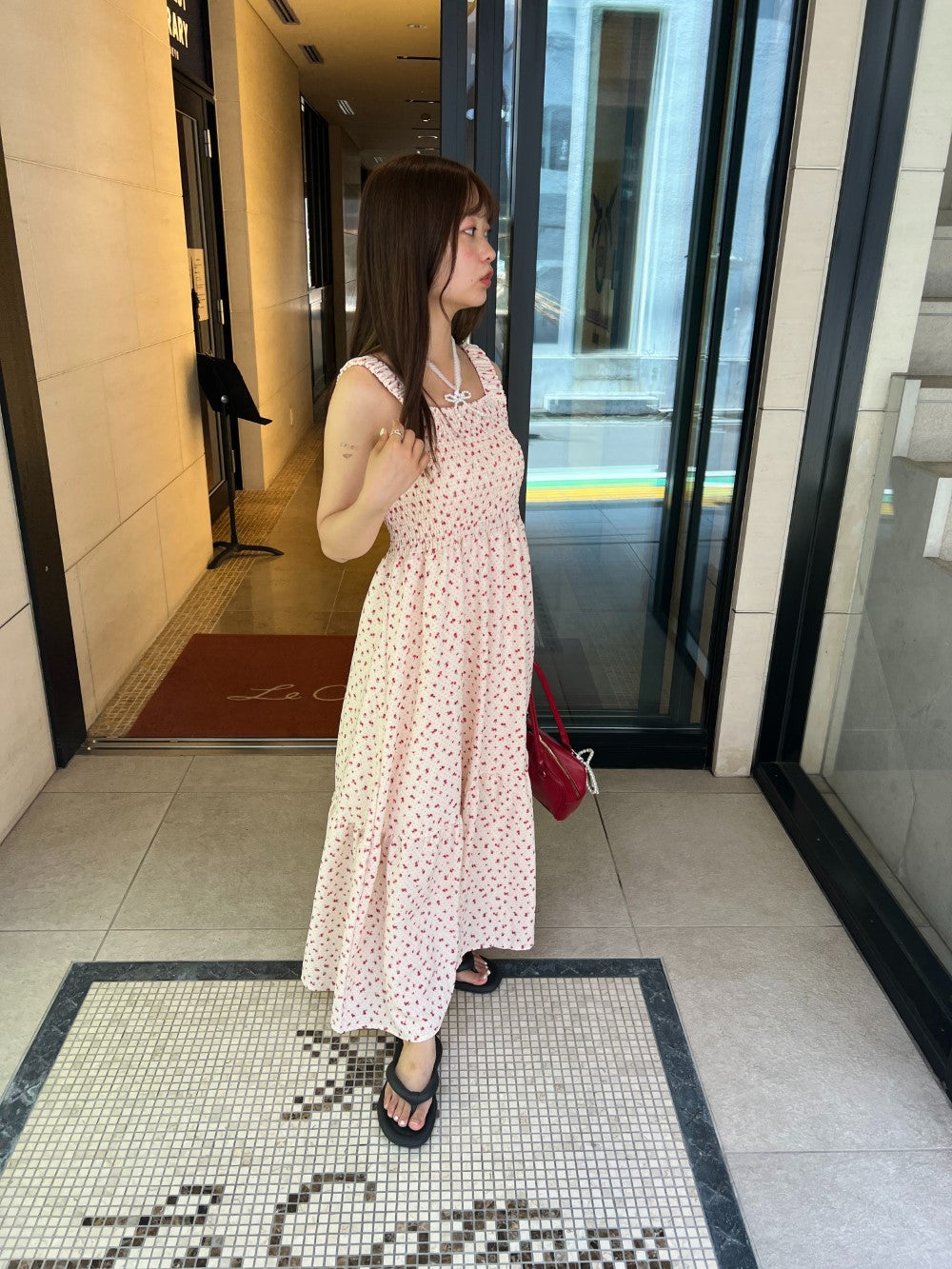 <SL2242658> 小花柄シャーリングロングワンピース