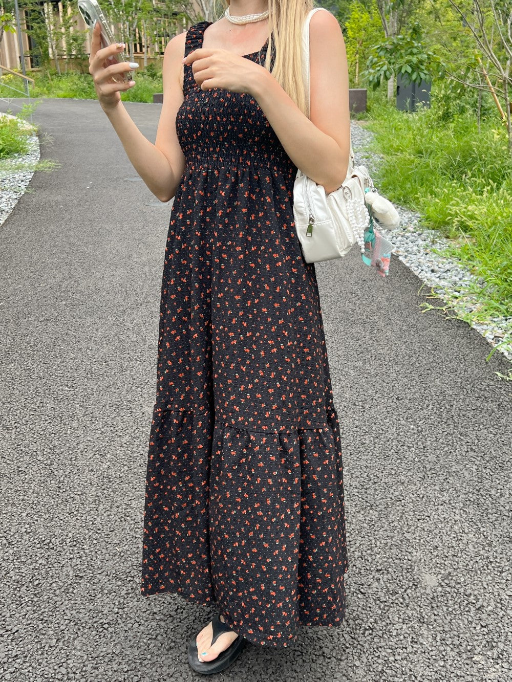 <SL2242658> 小花柄シャーリングロングワンピース
