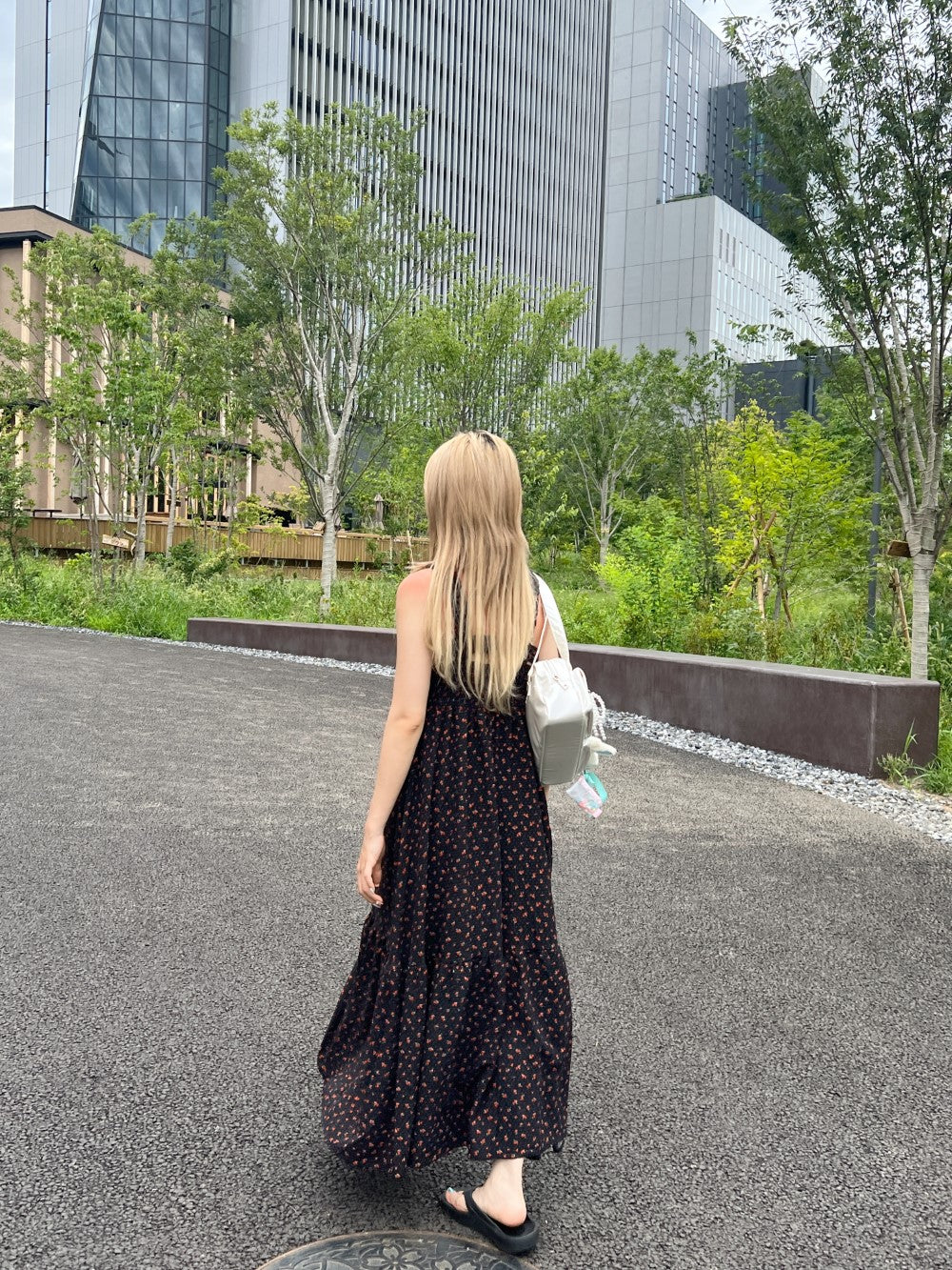 <SL2242658> 小花柄シャーリングロングワンピース