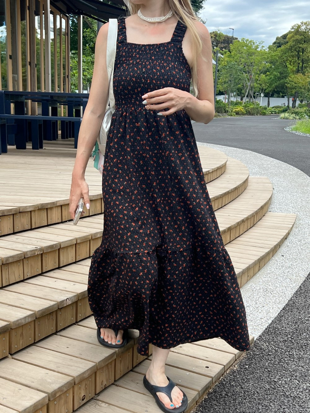 <SL2242658> 小花柄シャーリングロングワンピース