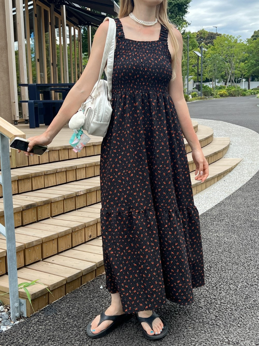 <SL2242658> 小花柄シャーリングロングワンピース