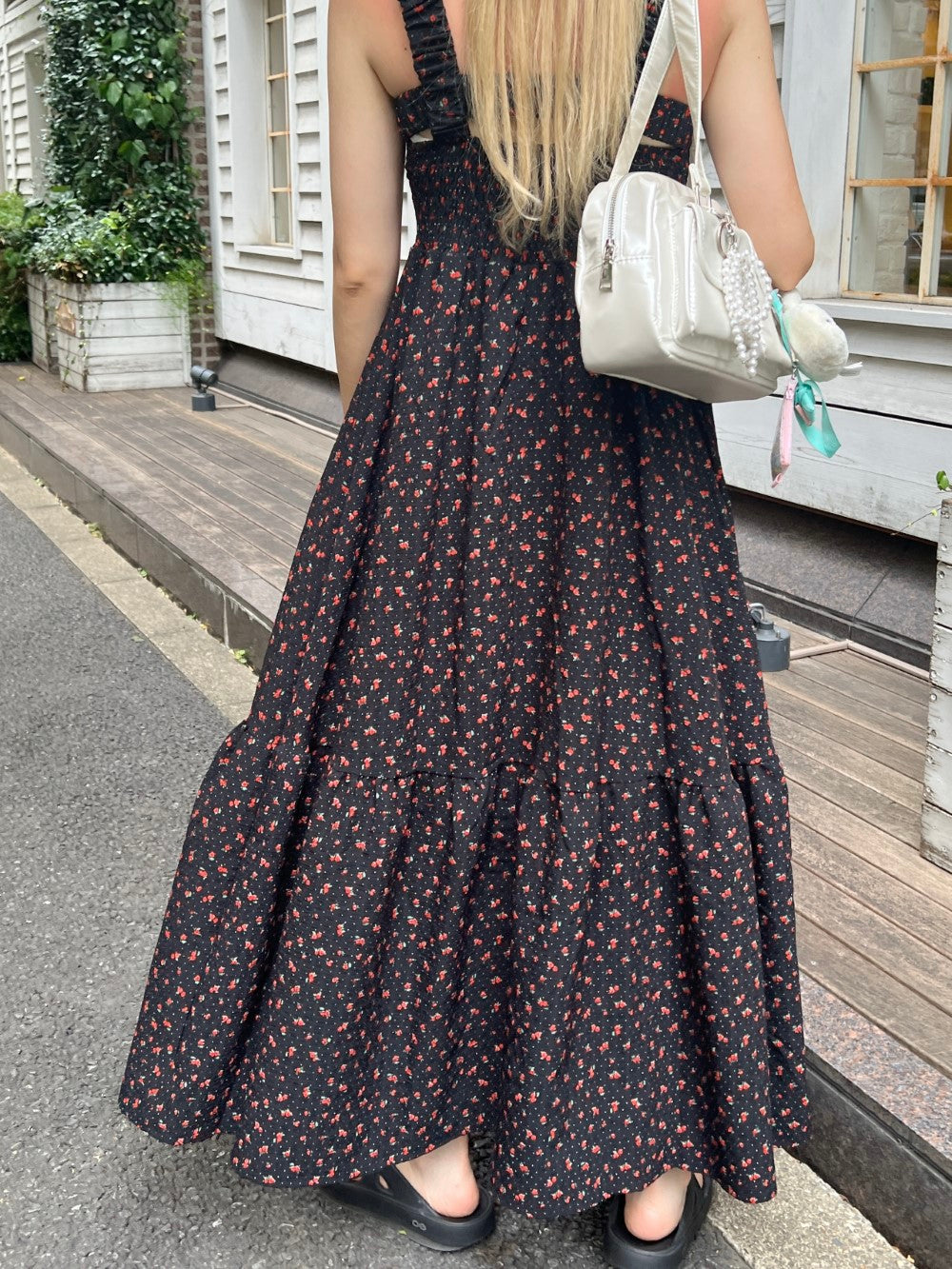<SL2242658> 小花柄シャーリングロングワンピース