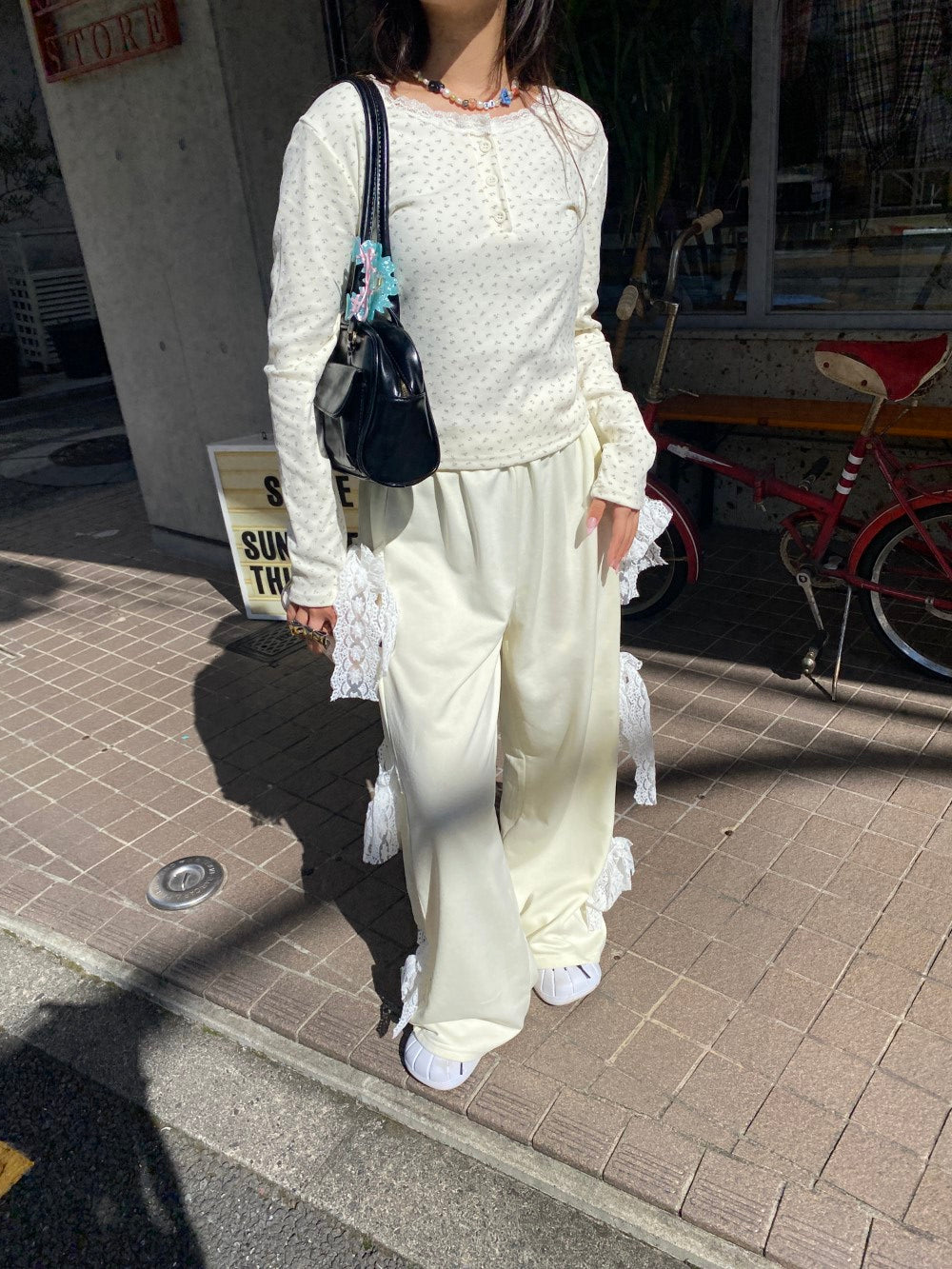 <SL2243622> フラワーヘンリーネックトップス