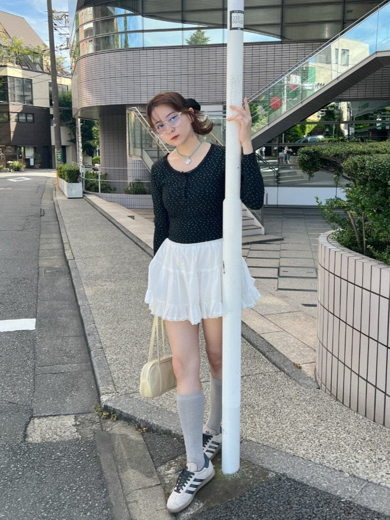 <SL2243622> フラワーヘンリーネックトップス