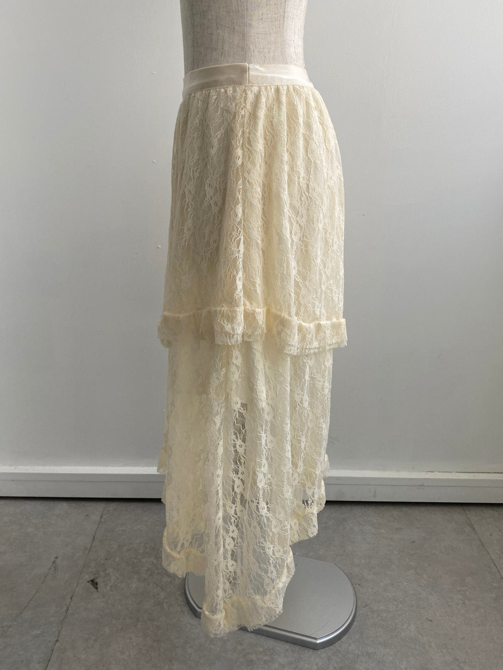 <SL2243611> アシンメトリーレーススカート