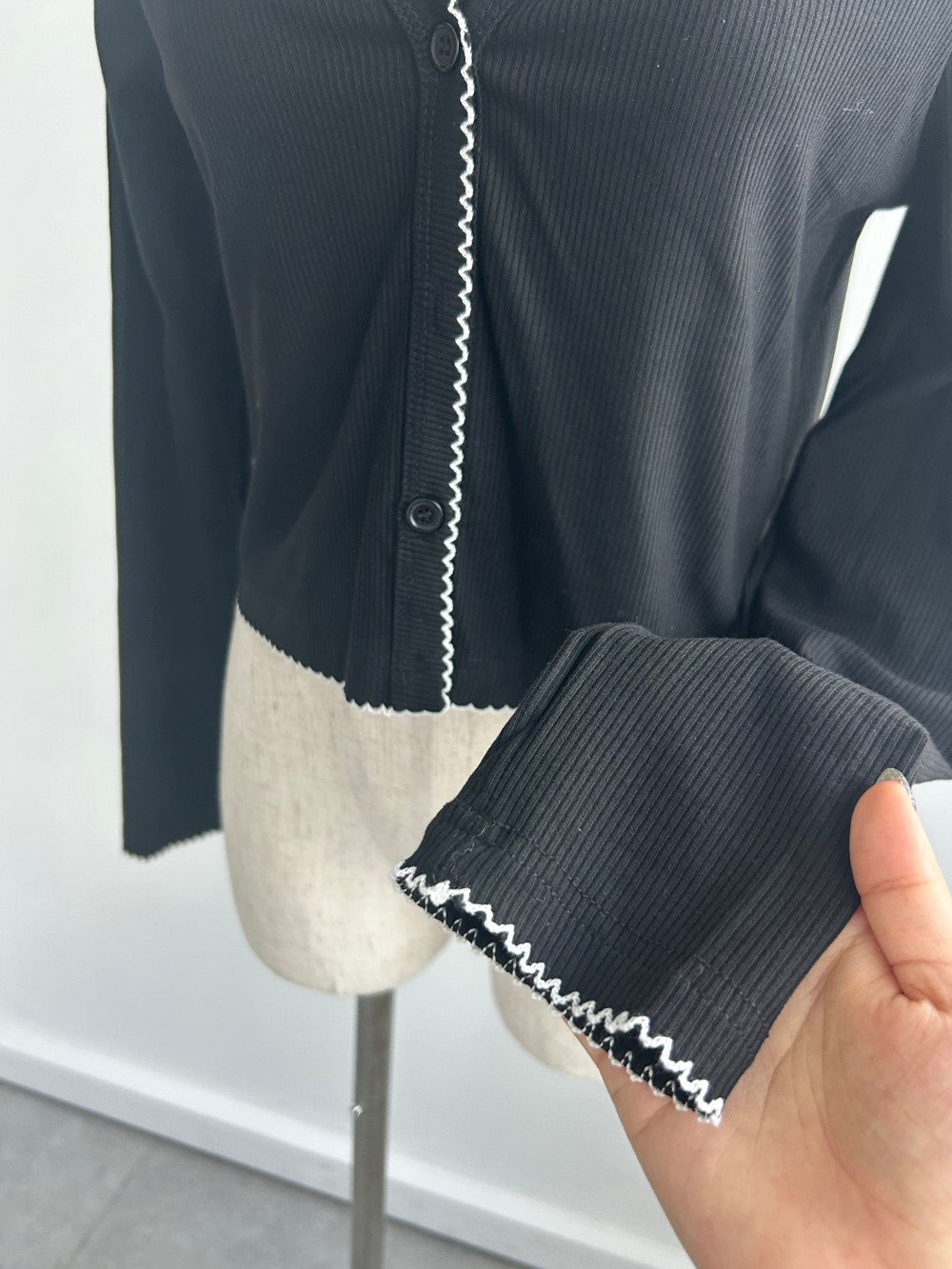 <SL2243668> ribbon point ensemble