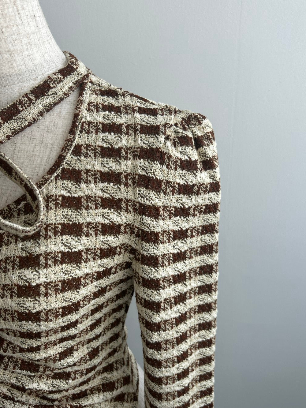<SL2243682> ribbon choker check tops