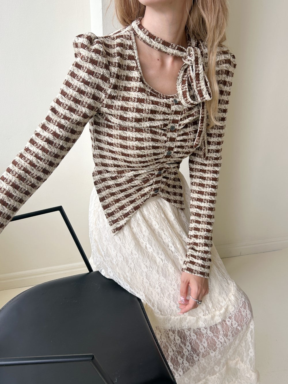 <SL2243682> ribbon choker check tops