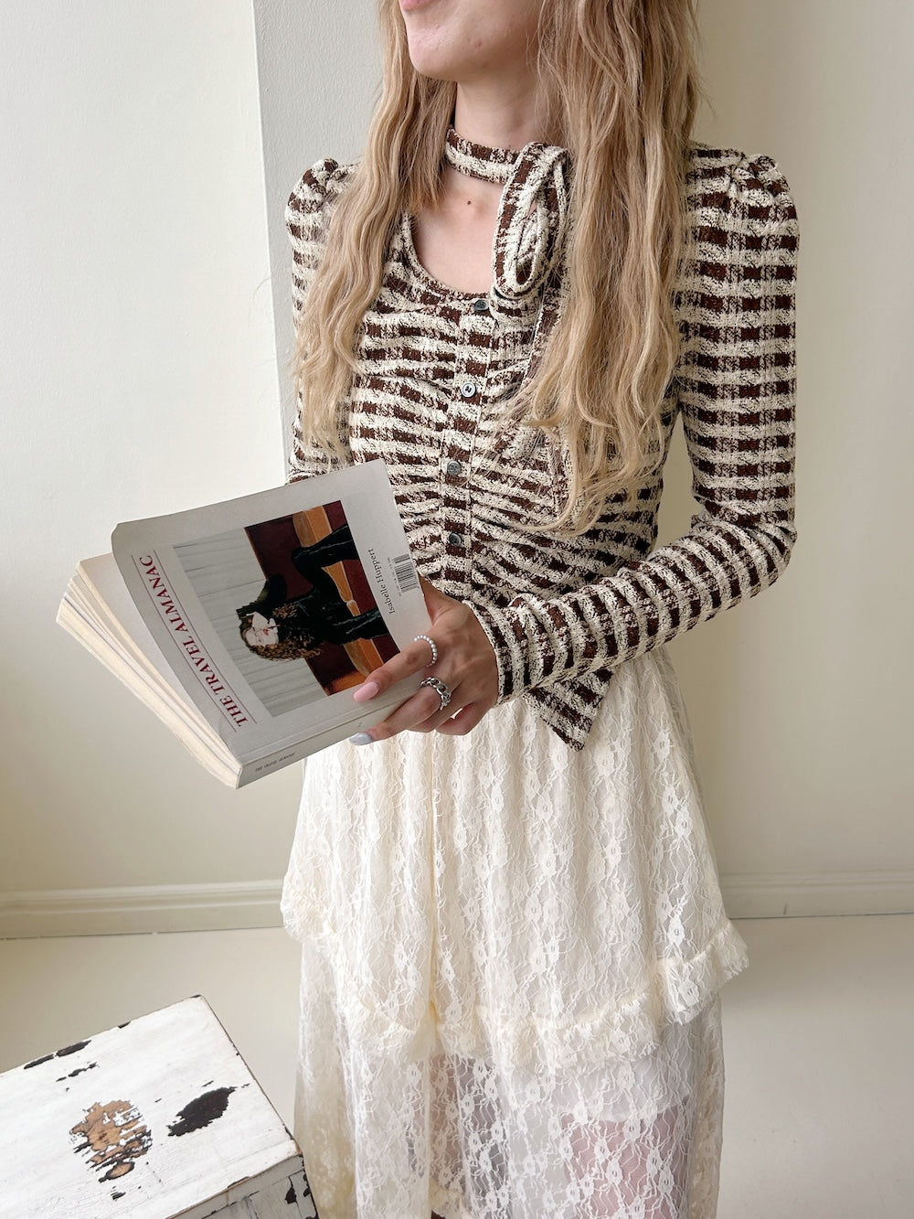 <SL2243682> ribbon choker check tops