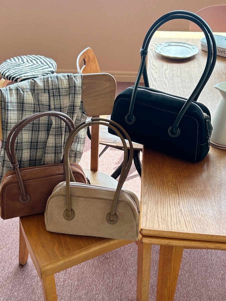 <SL1243604> suede shoulder bag
