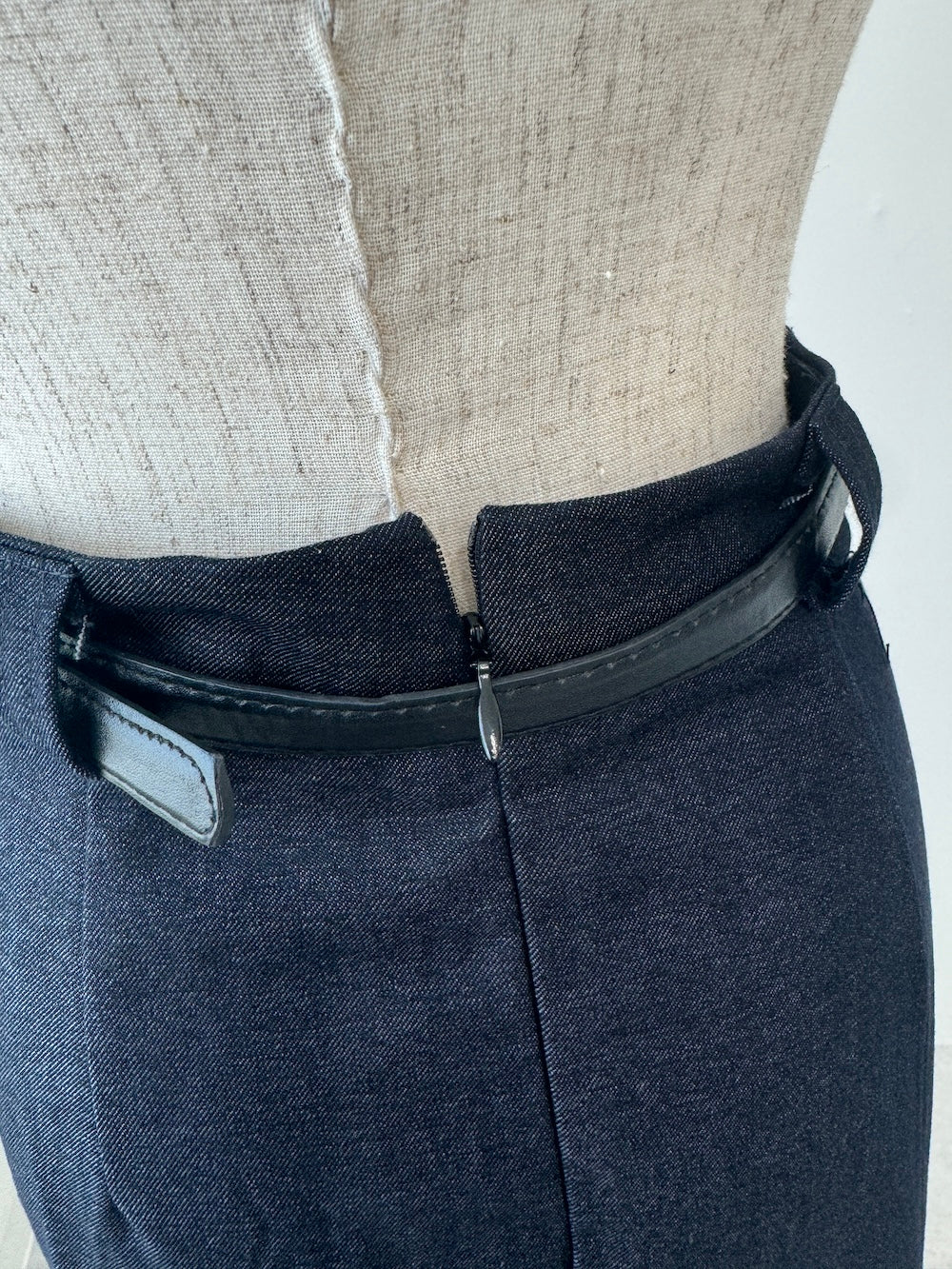 <SL2243684> ベルト付きプリーツミディスカート