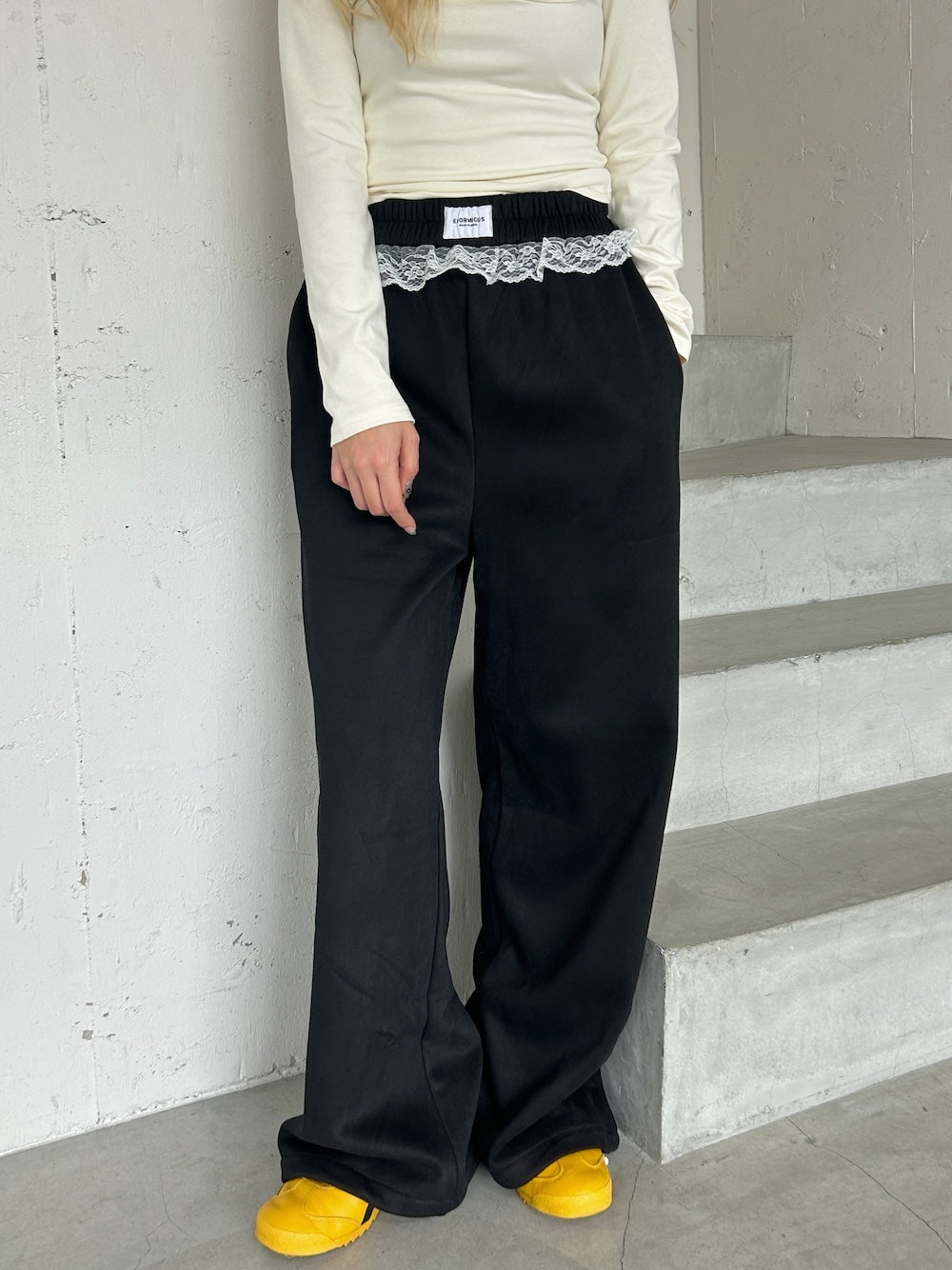 <SL2244639> フリルドローコードスウェットパンツ