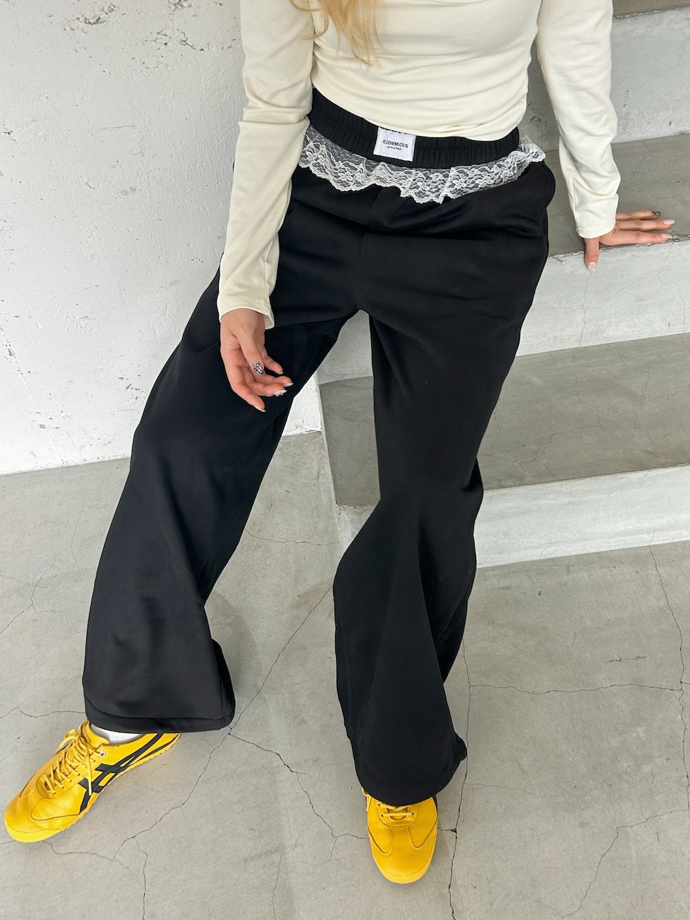 <SL2244639> フリルドローコードスウェットパンツ