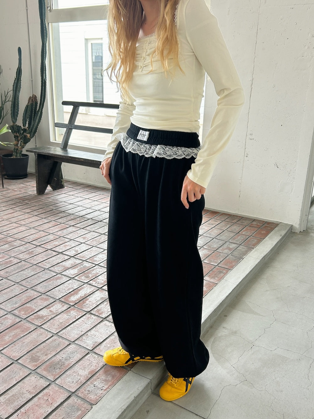 <SL2244639> フリルドローコードスウェットパンツ