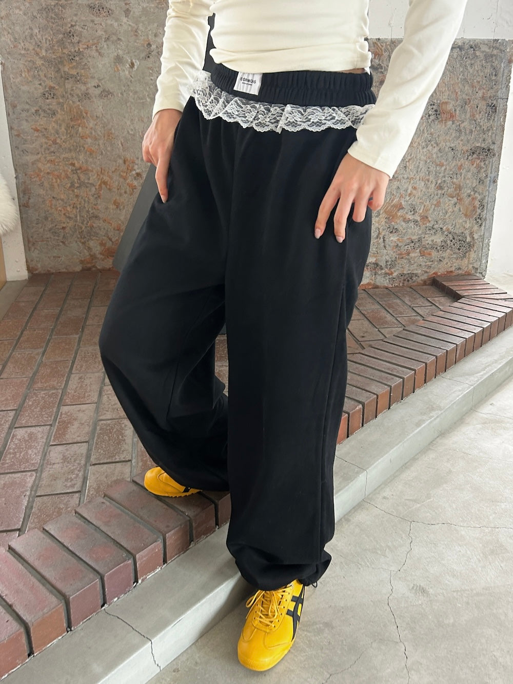 <SL2244639> フリルドローコードスウェットパンツ