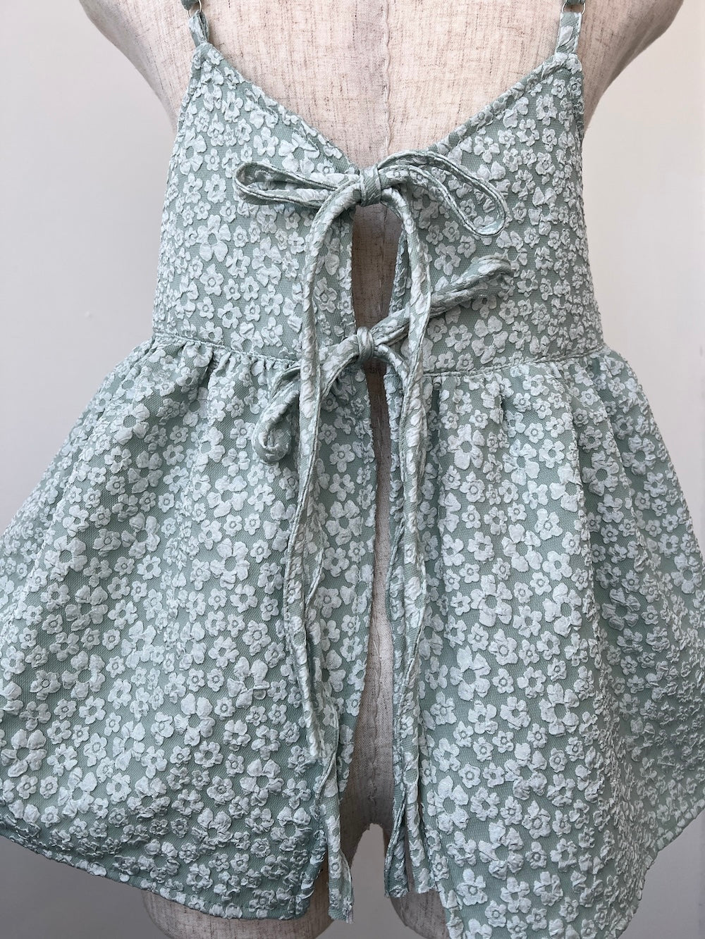 <SL2244637> フラワーエンボスキャミソール