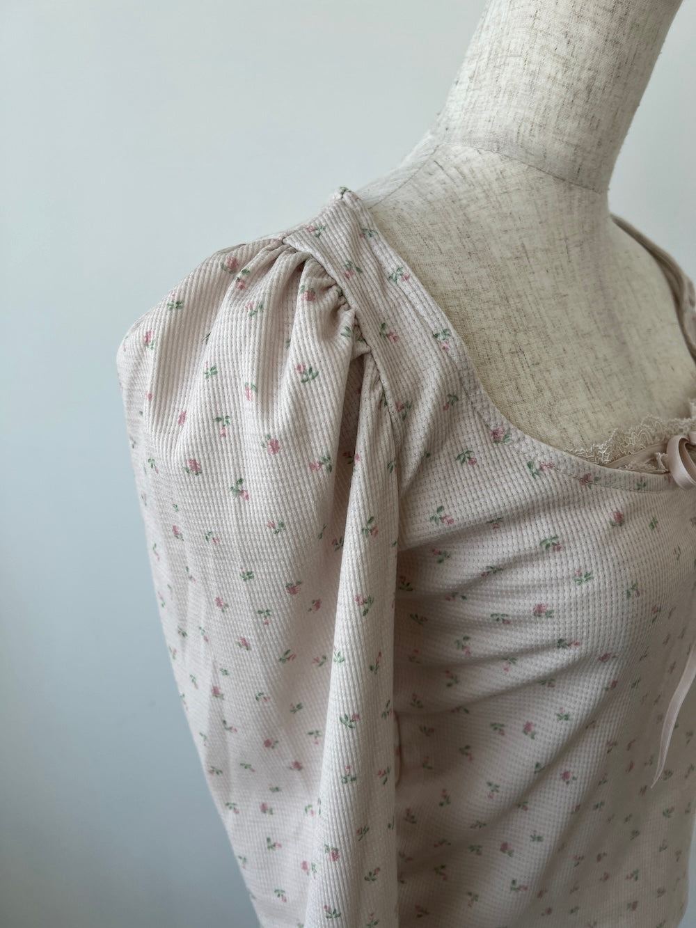 ※ラスト1点!<SL2244665> 小花柄パフスリーブワッフルトップス