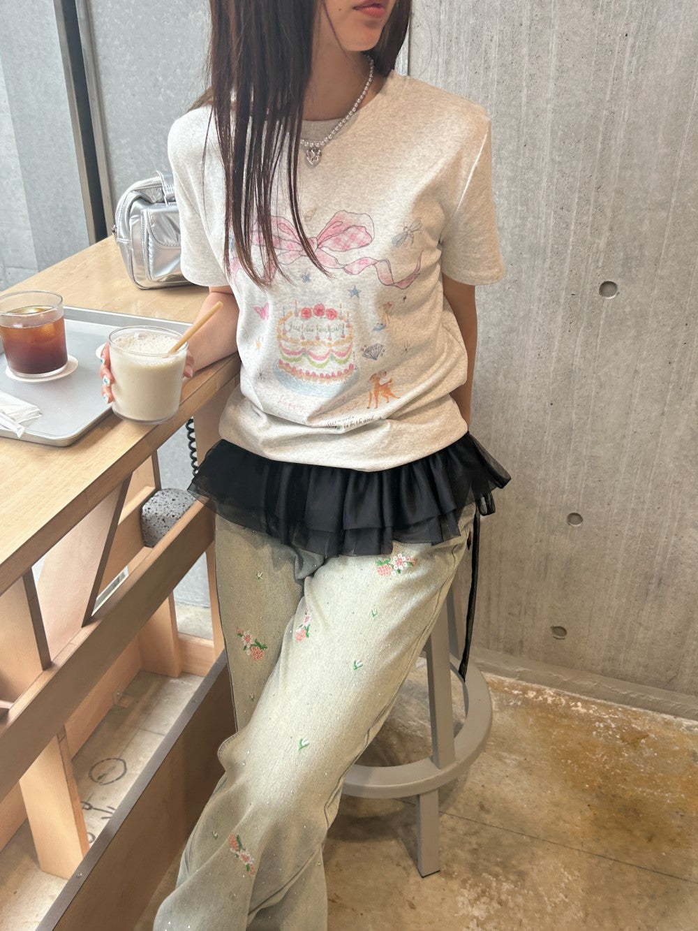 <SL2242621> vintage ribbon cake tee