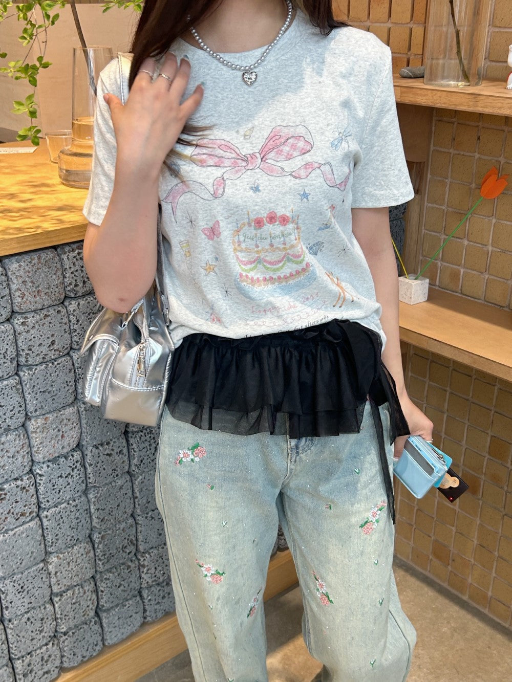 <SL2242621> vintage ribbon cake tee
