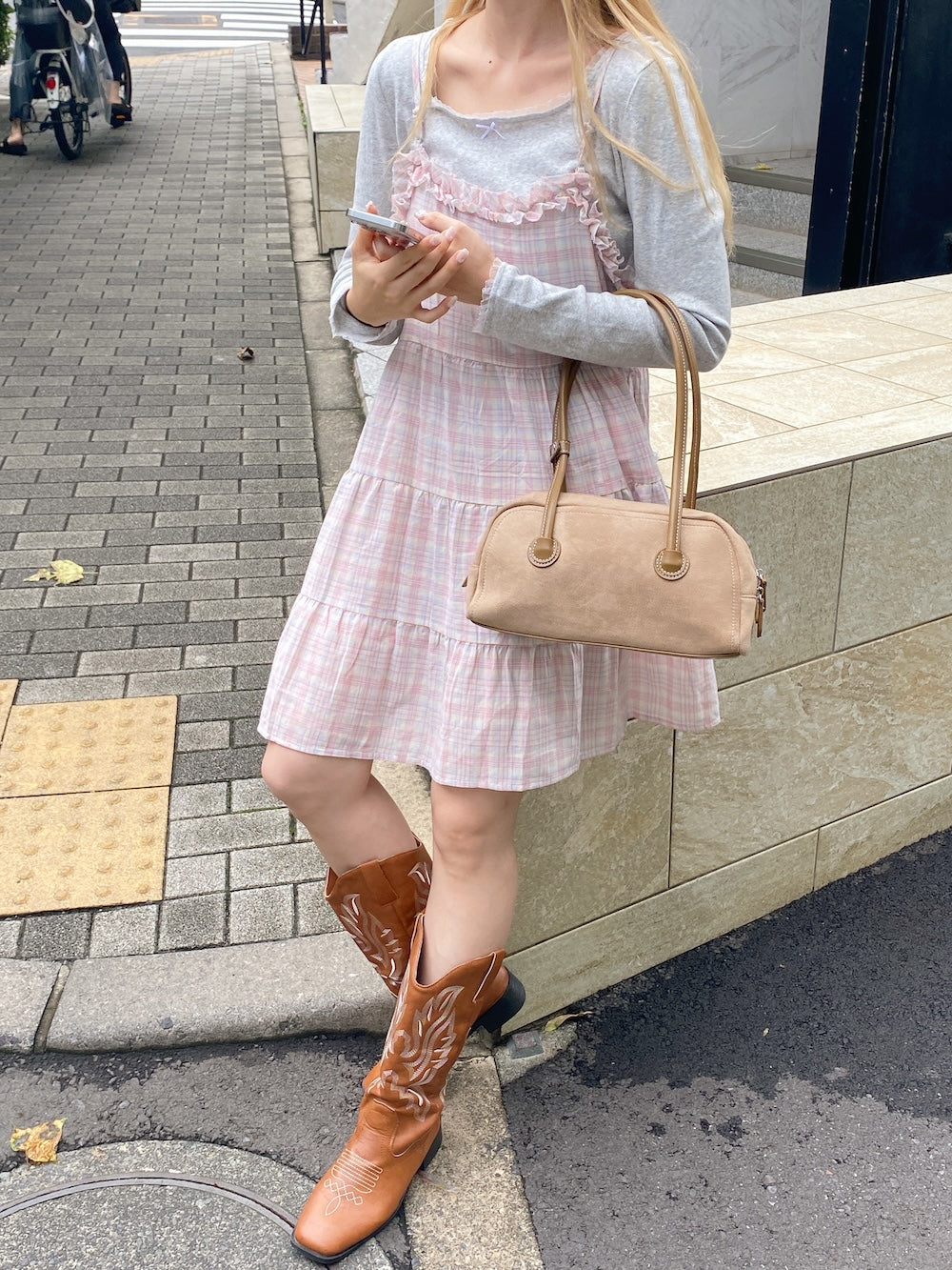 <SL2243675> ribbon point tops