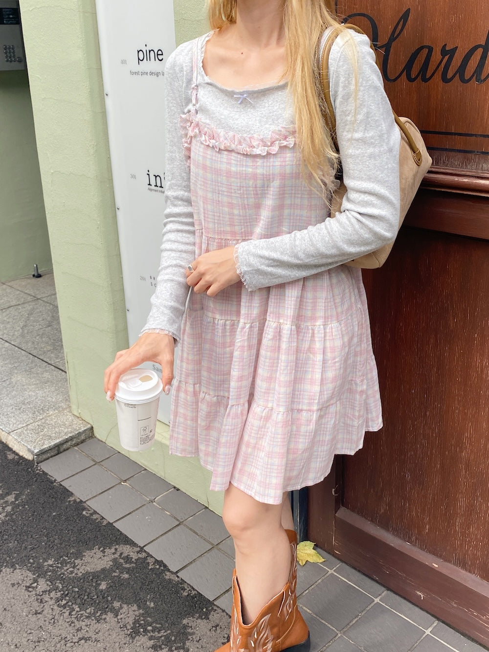 <SL2243675> ribbon point tops