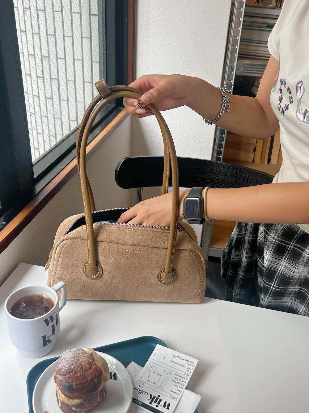 <SL1243604> suede shoulder bag
