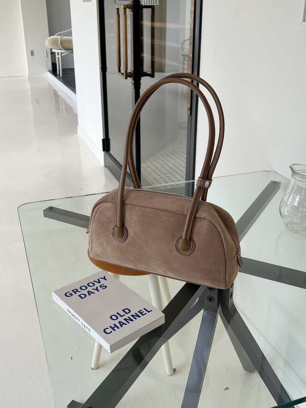 <SL1243604> suede shoulder bag
