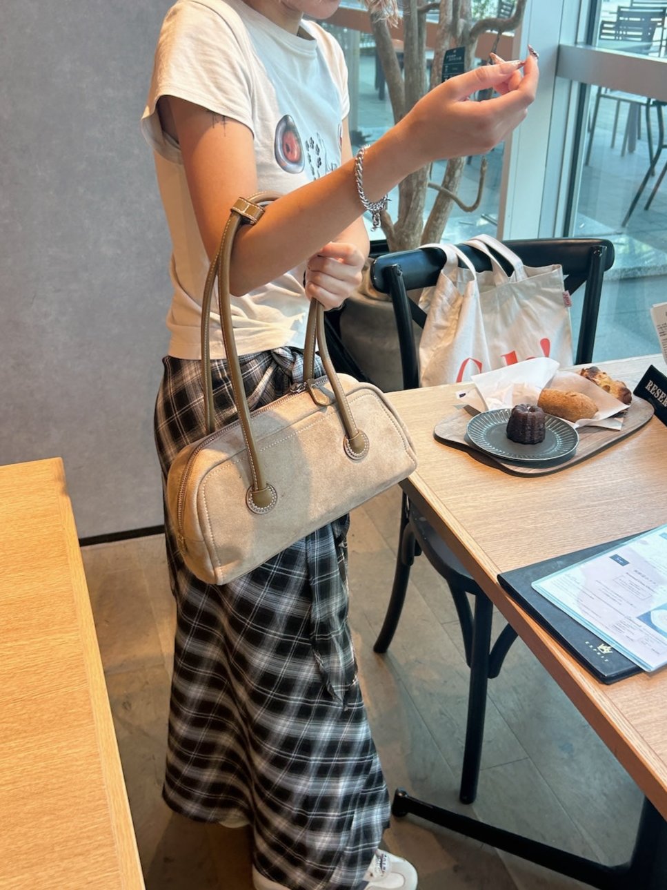 <SL1243604> suede shoulder bag