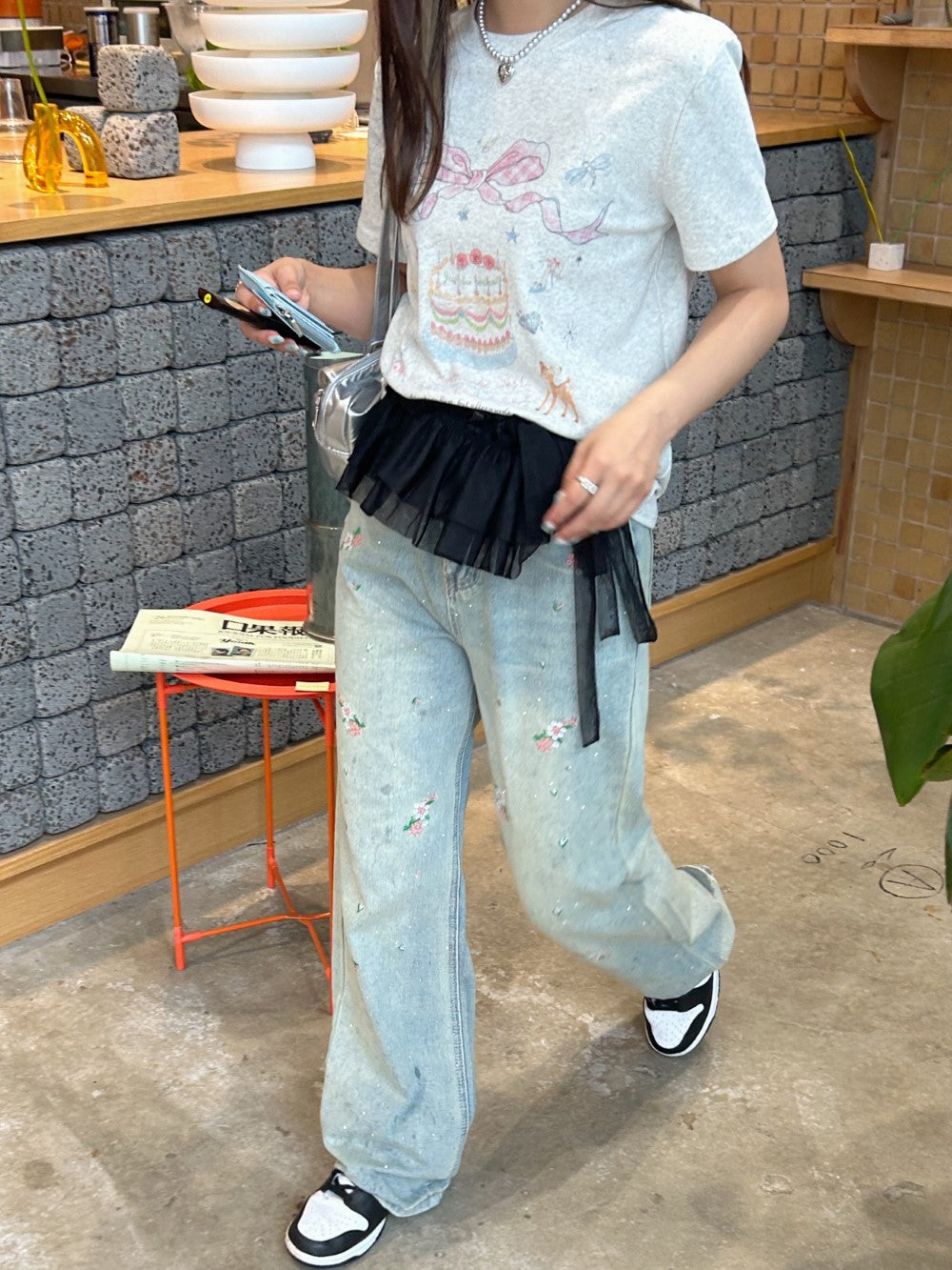 <SL2242621> vintage ribbon cake tee