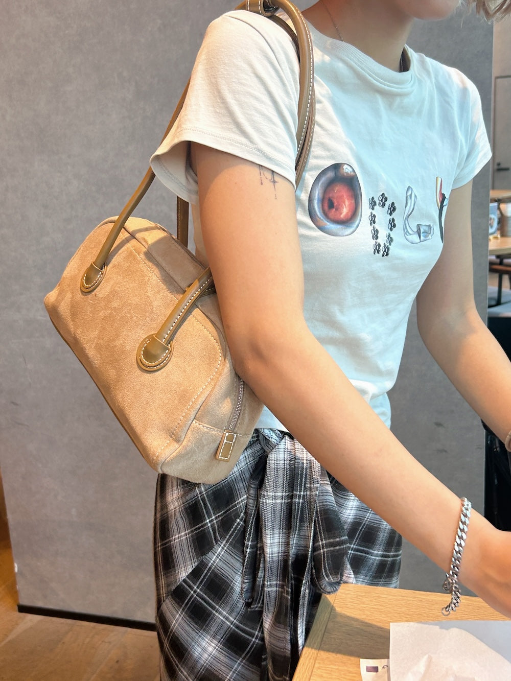 <SL1243604> suede shoulder bag