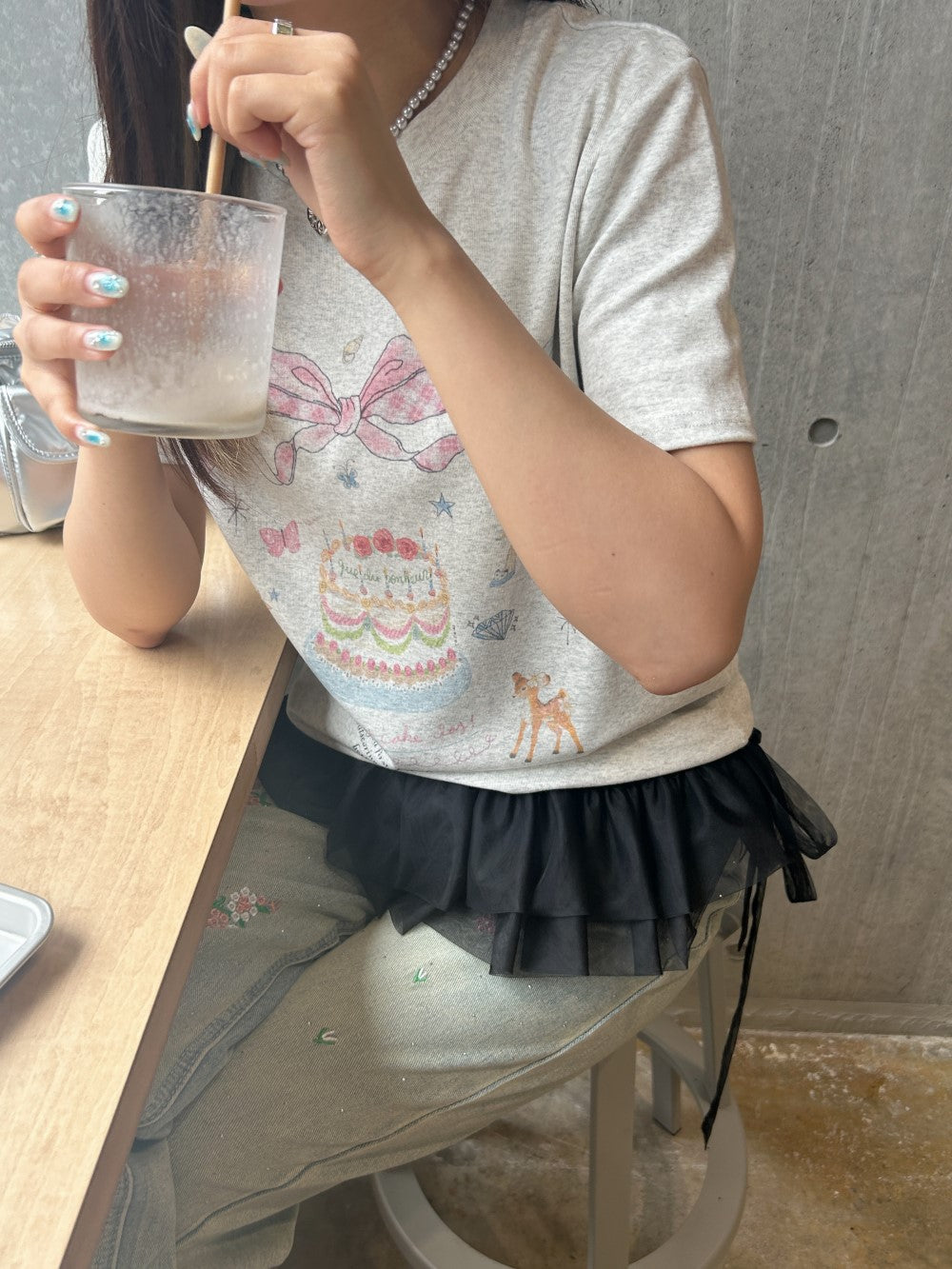 <SL2242621> vintage ribbon cake tee