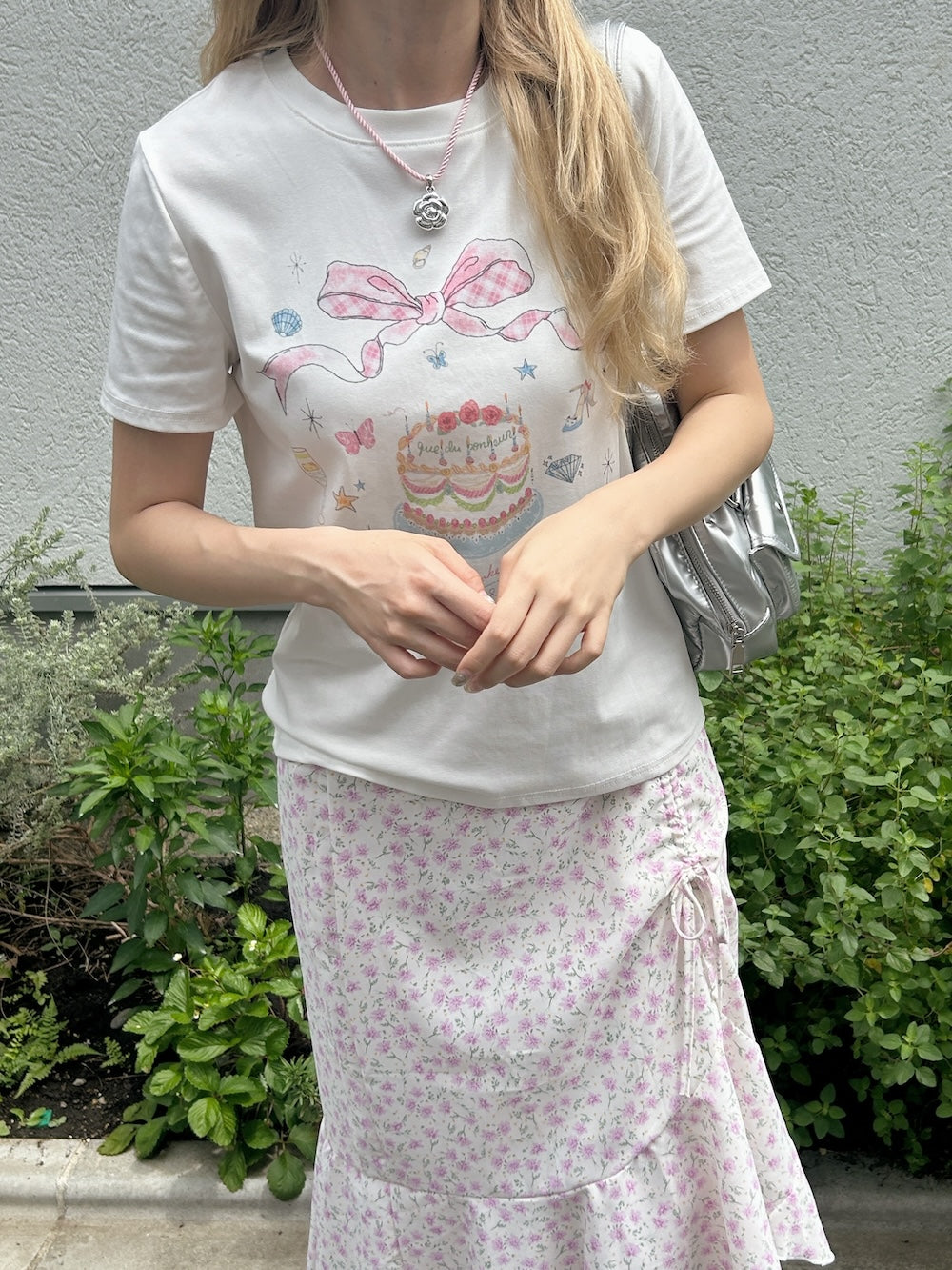 <SL2242621> vintage ribbon cake tee