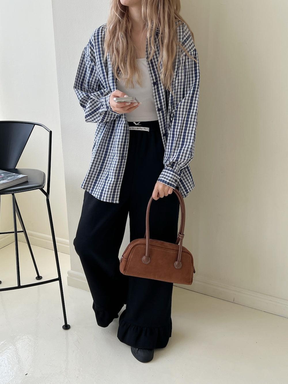 <SL1243604> suede shoulder bag