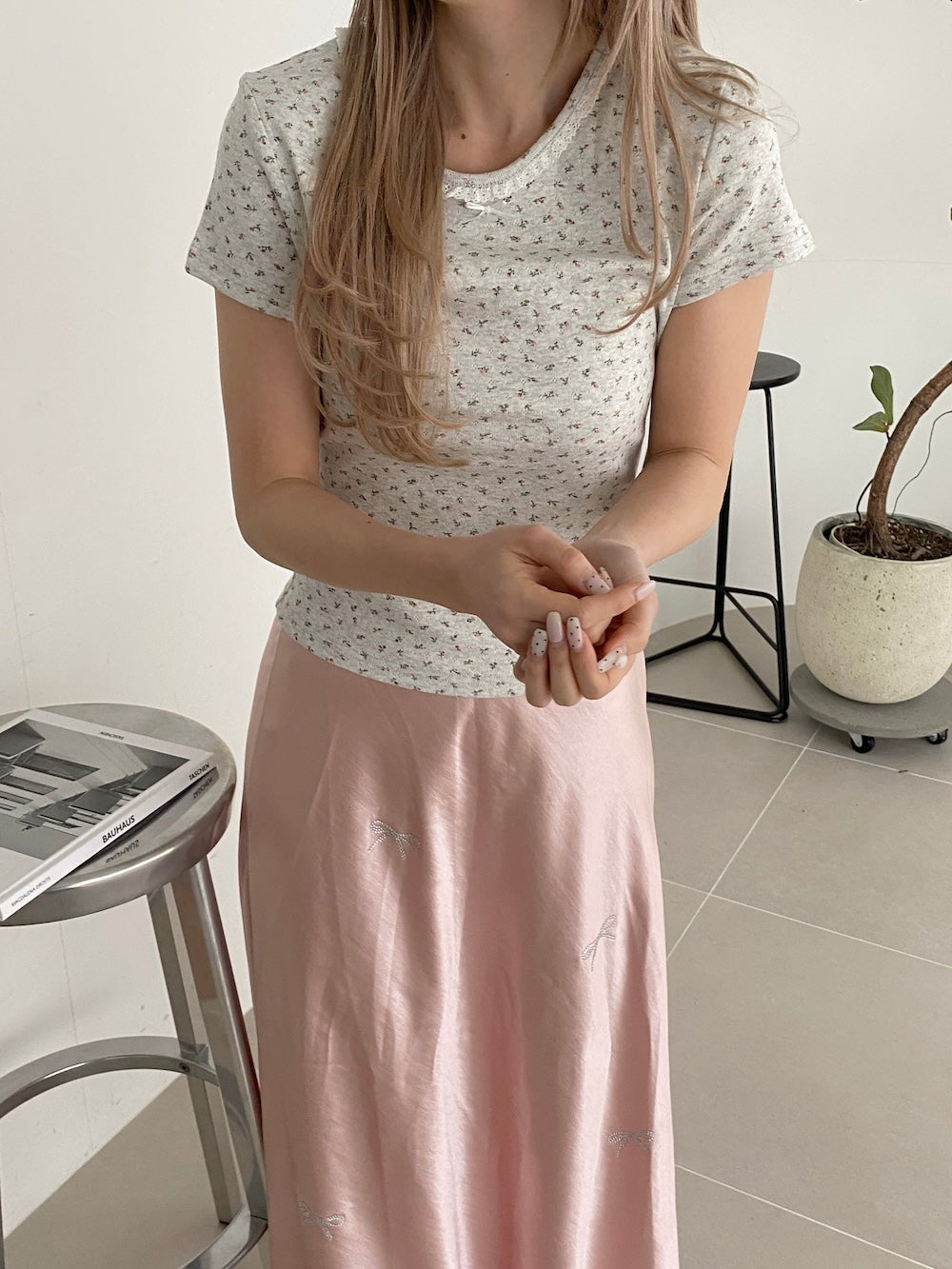 <SL2252614> 小花柄レースネックTシャツ